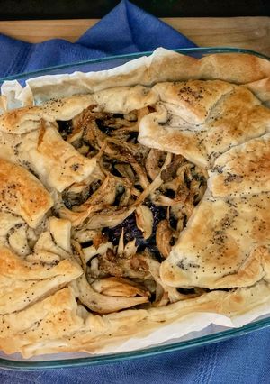 Foto di Torta salata di sfoglia con cavolo viola e pleurotus