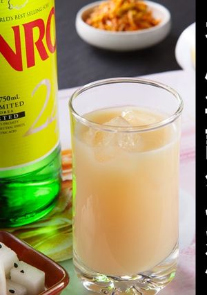 【家樂福廚房】真露酒調酒》養樂多真露 的食譜成品照片
