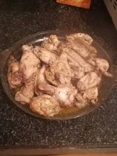 Una foto de Alitas en la bolsa al tomillo y limón al horno