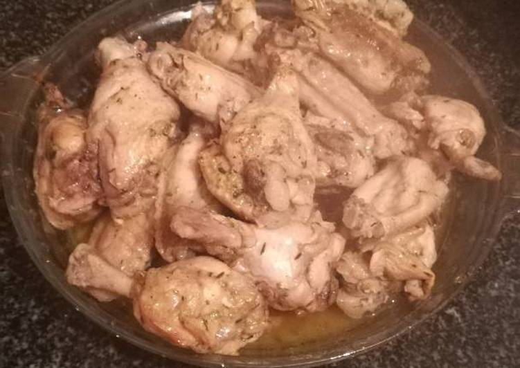 Alitas en la bolsa al tomillo y limón al horno