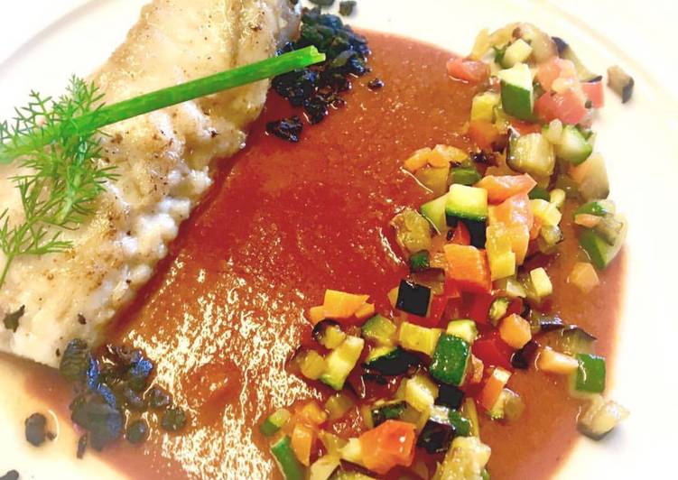 Trancio di pescatrice, ratatouille e salsa mediterranea