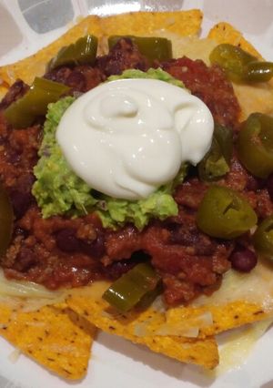 A picture of Nachos with Guacamole.