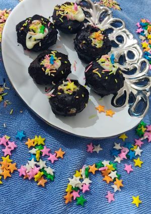 A picture of Chocolate Pani puri.
