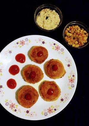 A picture of Stuffed Potato Fritters.