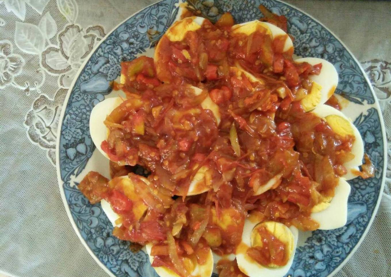 Telur rebus saos tomat