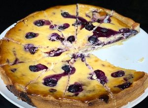Una foto de Tarta de mora con arándanos