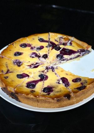 Una foto de Tarta de mora con arándanos