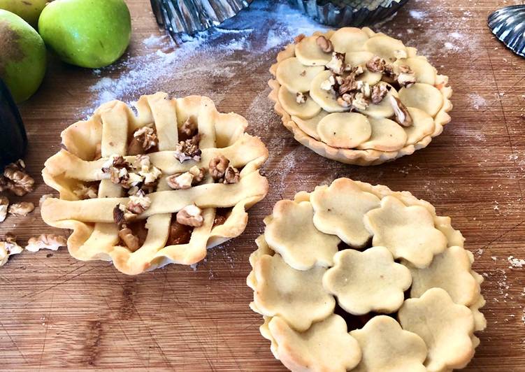 Recetta di Fatto in casa Crostatine di mele e sorbe