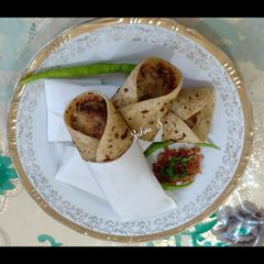 A picture of Aloo Frankie.