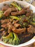 Carne com brócolis à moda oriental