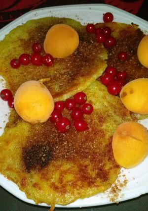 Reibekuchen / Kartoffel-Puffer mit Marillen und Johannisbeeren Rezepthauptbild