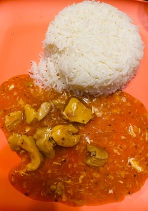 A picture of Plain rice with chicken Manchurian.