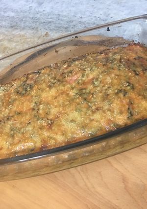 Una foto de Budín con hojas de remolacha y hortalizas