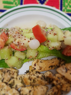 Una foto de Ensalada de melón con quinoa y jitomate