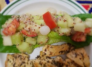 Una foto de Ensalada de melón con quinoa y jitomate