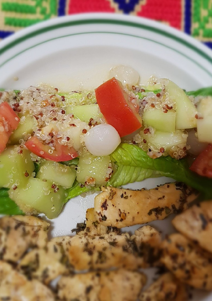 Una foto de Ensalada de melón con quinoa y jitomate
