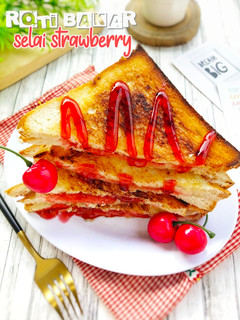 Foto resep Roti Bakar Selai Strawberry