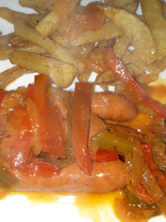 Una foto de Longanizas al vino con pimientos