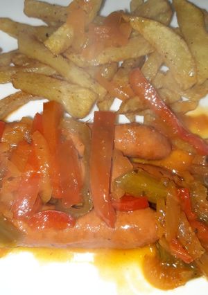 Una foto de Longanizas al vino con pimientos