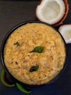 A picture of Bottle gourd dry coconut kootu.