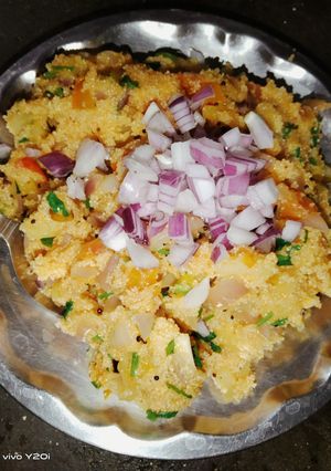 हेल्दी रवा उत्तपम (Healthy rava uttapam recipe in hindi) रेसिपी मुख्य फोटो