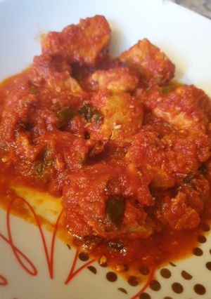 Una foto de Atún con tomate