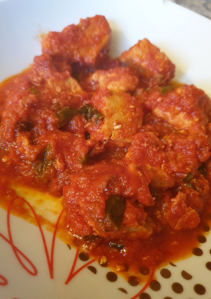 Una foto de Atún con tomate