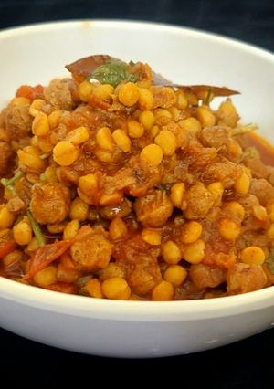 A picture of Soya Chunk Chana dal Sabji.