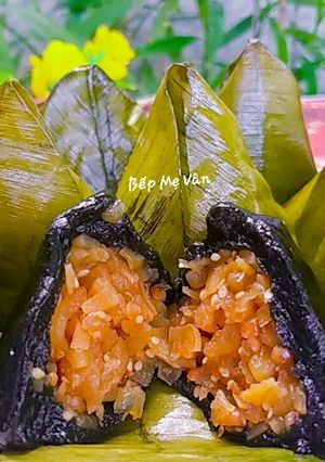 Hình của món Bánh Ít Lá Gai Nhân Sữa Dừa Non.