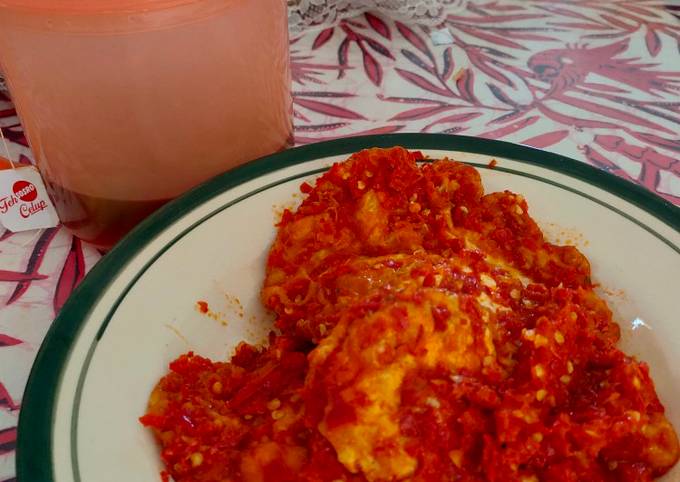 Resep Telor ceplok balado oleh Dapur Bucik - Cookpad