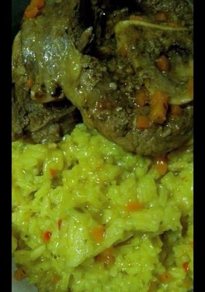 Una foto de Risotto de azafrán y osobuco