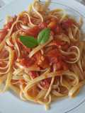 Fetuccini con tomate y ajo