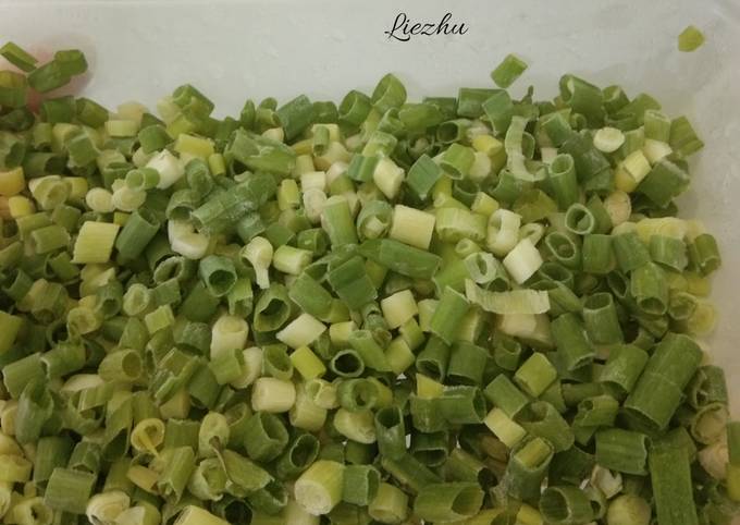 Langkah Mudah untuk Menyiapkan Daun Bawang tahan sebulan yang Sempurna