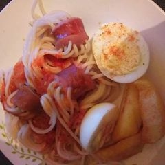 A picture of Spaghetti stuffed in Sausages with Boiled eggs.