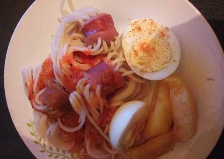 Spaghetti stuffed in Sausages with Boiled eggs