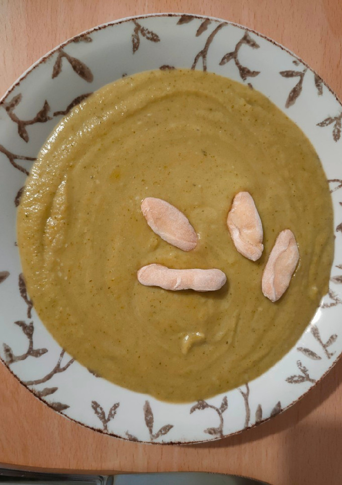 Una foto de Crema de brócoli y coles de Bruselas