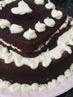 ரெட் வெல்வெட் கேக் (Red velvet cake recipe in tamil) செய்முறை முக்கிய புகைப்படம்