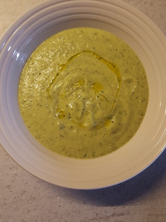 Una foto de Crema de calabacín y curry