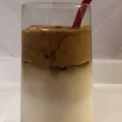 Una foto de Café frío súper espumoso
