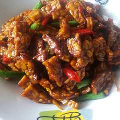 A picture of Oseng tempe kacang panjang.