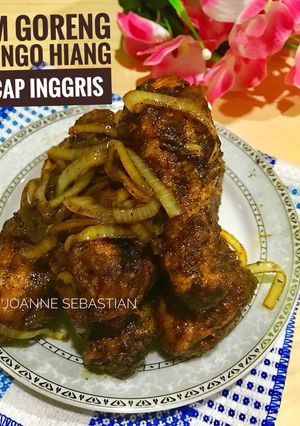 A picture of Fried Chicken with Ngo Hiang Sauce & Worcestershire Sauce.