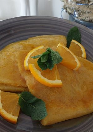 Zdjęcie przepisu Francuskie naleśniki CRÊPES SUZETTE z pomarańczami.