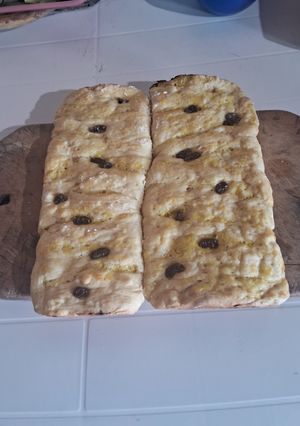 Una foto de Pan Trenzado Relleno con Crema Pastelera y Pasas de Uva