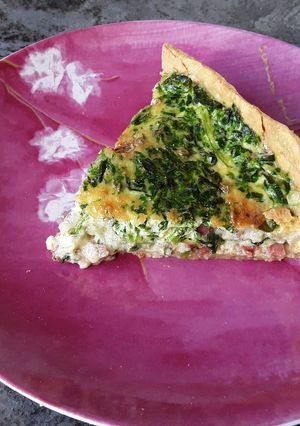 Una foto de Quiche de jamón serrano, queso la Peral y espinacas