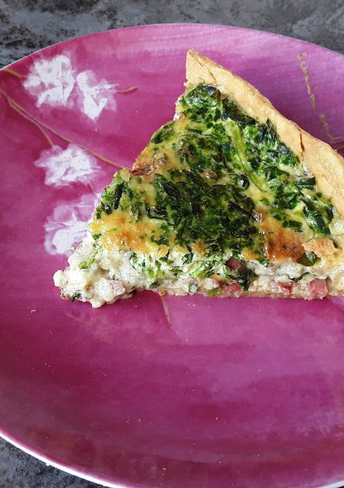 Una foto de Quiche de jamón serrano, queso la Peral y espinacas