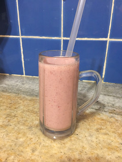 Una foto de Licuado de frutillas y banana