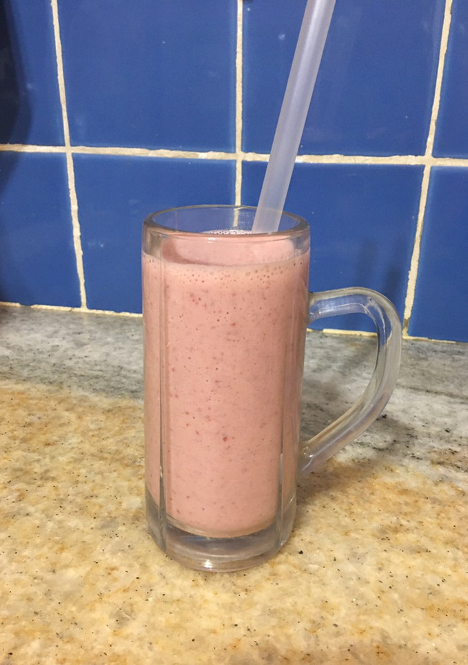 Una foto de Licuado de frutillas y banana