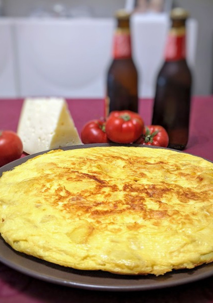 Una foto de Tortilla de patatas con cebolla