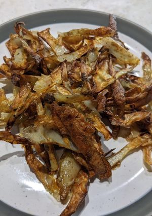 A picture of No-waste potato skin crisps.