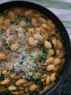 Una foto de Alubias cremosas con parmesano